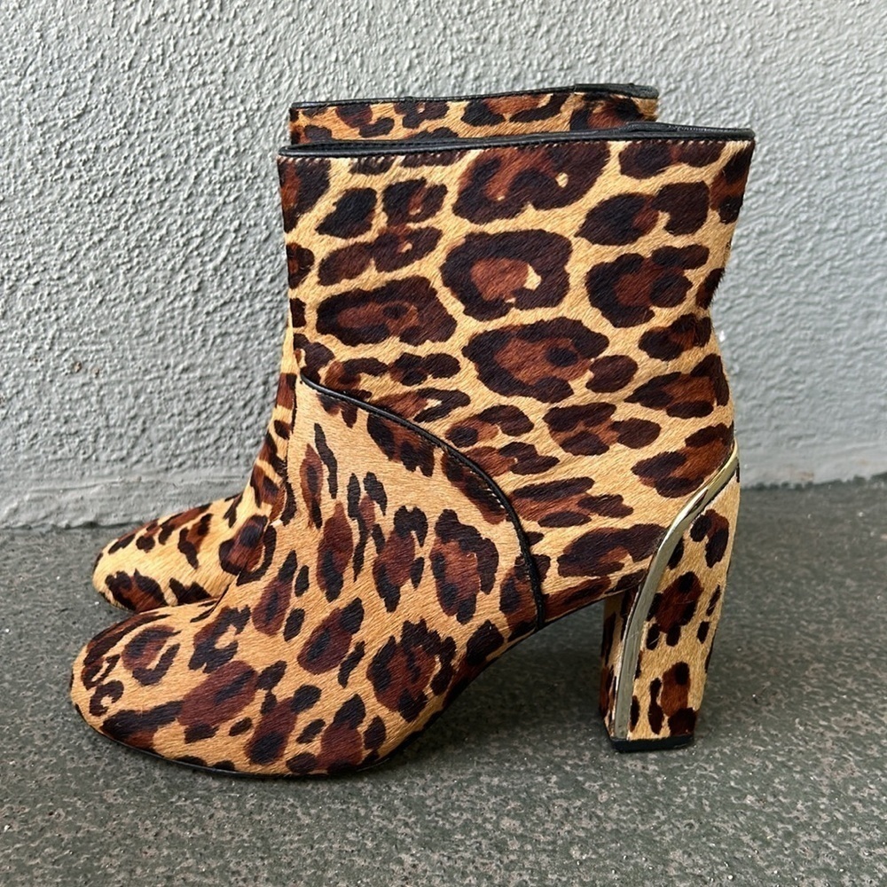 Dianne Von Furstenberg Glenda Leopard Calf Hair Heeled Booties Sz 6.5 - Picture 3 of 10